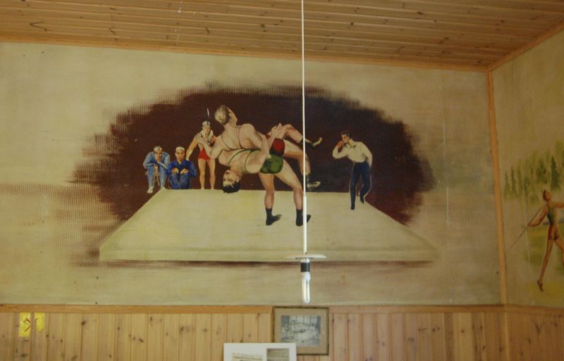 Aatos Hasun ja Veikko Lampisen seinämaalaus vuodelta 1952.&nbsp;(Sinikka Myyrä&nbsp;26.7.2011)