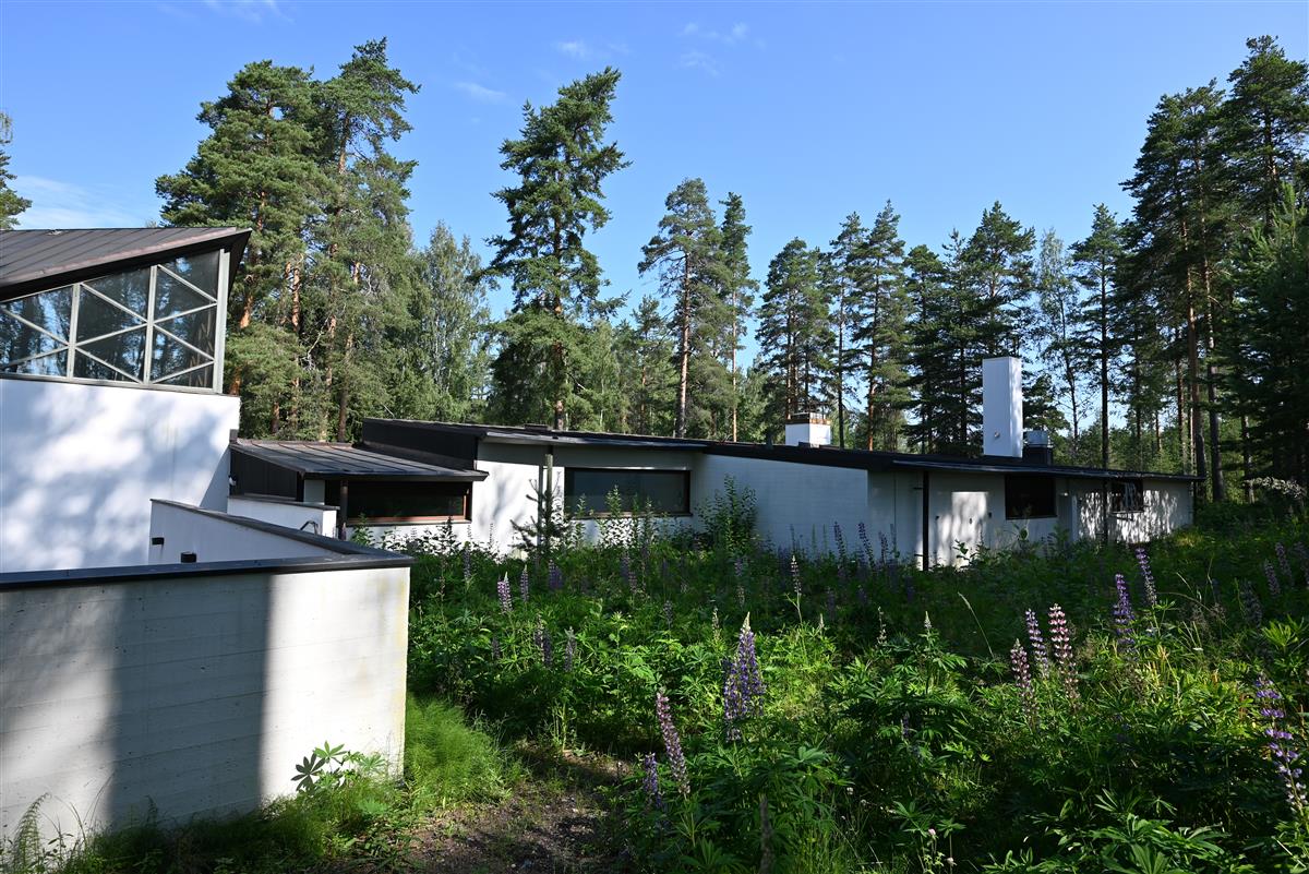 Karhumäen siunauskappeli, laajennusosa. Krematorio-osa etelästä päin kuvattuna.&nbsp;(Päivi Makkonen&nbsp;2025)