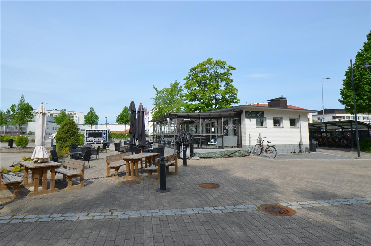 Inkerinaukion kioski kaakosta päin kuvattuna.&nbsp;(Päivi Makkonen&nbsp;2025)