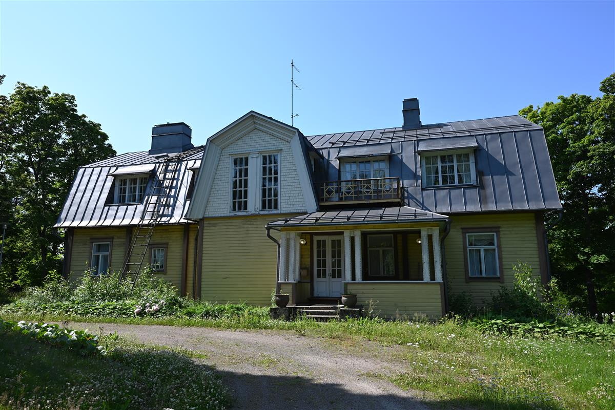 Siitolan kartanon päärakennus koillisesta päin kuvattuna.&nbsp;(Päivi Makkonen&nbsp;2025)