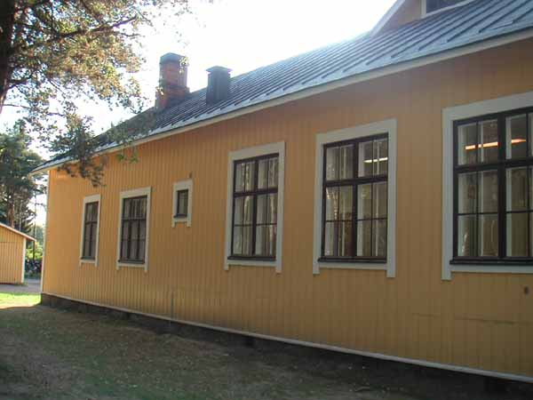 Takajulkisivu&nbsp;(Kaija Kiiveir-Hakkarainen&nbsp;1.8.2002)