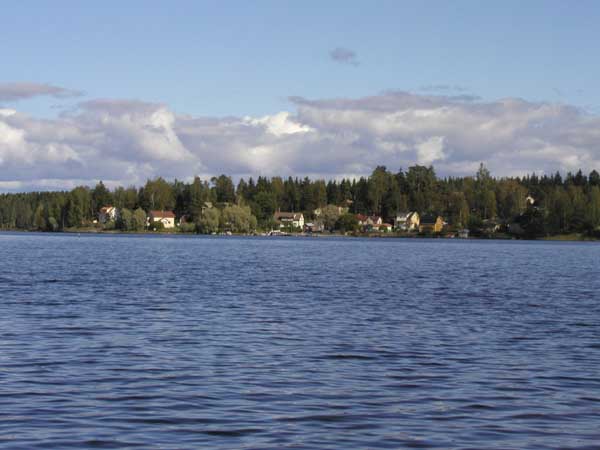 Myllyniemen tiivis asuinalue vesistöltä katsottuna.&nbsp;(Pöyry Environment oy/Matti Veijovuori&nbsp;2007)