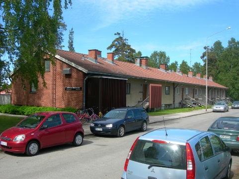 Tietotien yksikerroksinen julkisivu.&nbsp;(Miikka Kurri&nbsp;31.5.2011)