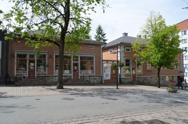 Itäsivut eli Kauppakadun puoleinen sivu.&nbsp;(Katri Nousiainen&nbsp;23.6.2015)