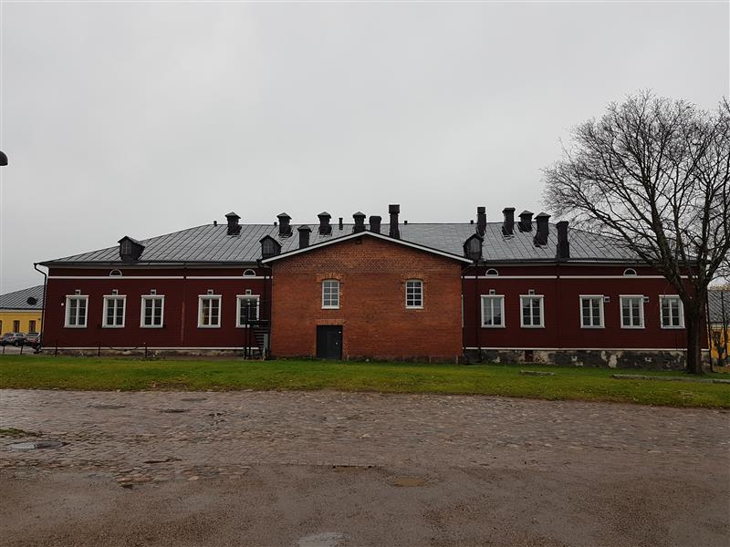 Julkisivu Kristiinankadulle eli itäsivu.&nbsp;(Sitowise Oy Minna Halonen ja Nina Virtanen&nbsp;28.10.2020)