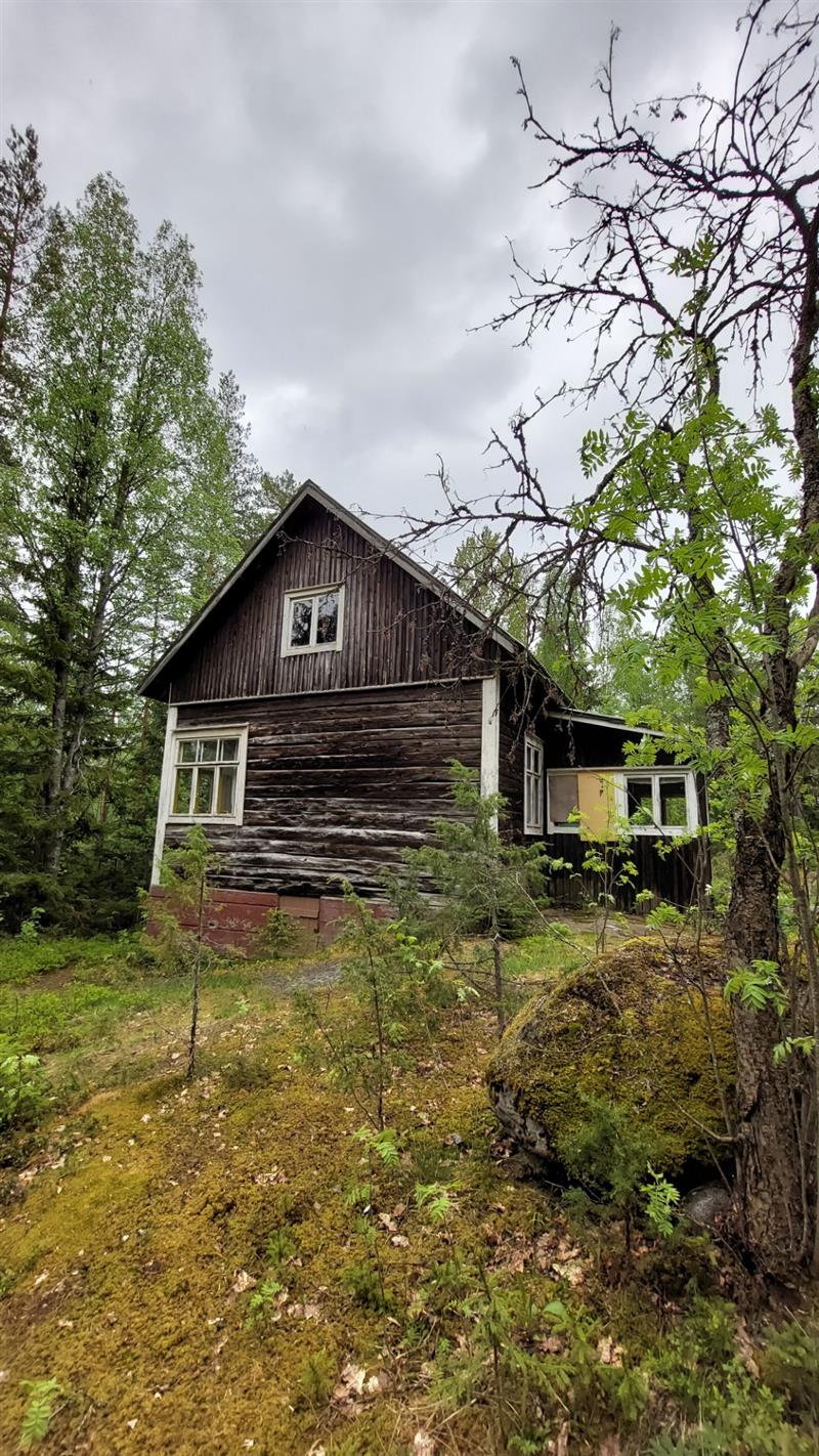Asuinrakennuksen päätyjulkisivu.&nbsp;(Dan Ronimus&nbsp;5/2022)