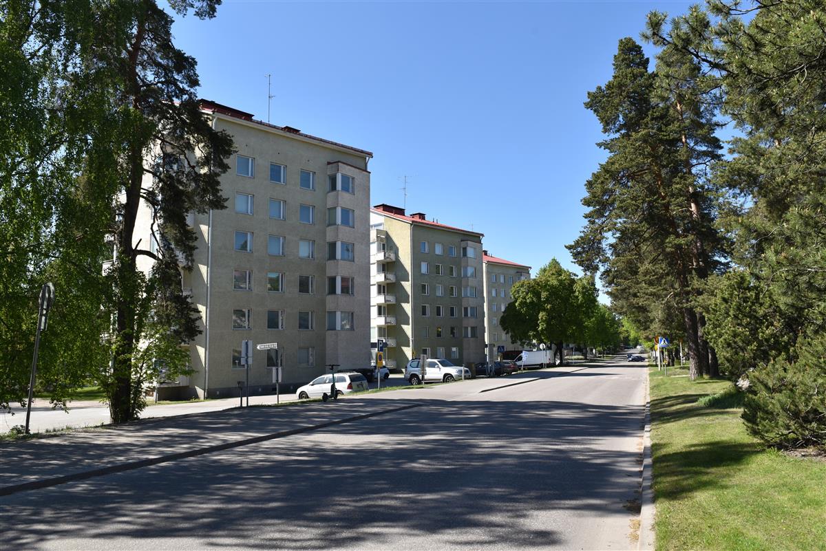 Pistetalot 3 kpl Valto Käkelän kadulla, talous- ja hoitohenkilökunnan asuntolarakennuksia.&nbsp;(Teija Ahola&nbsp;2024)