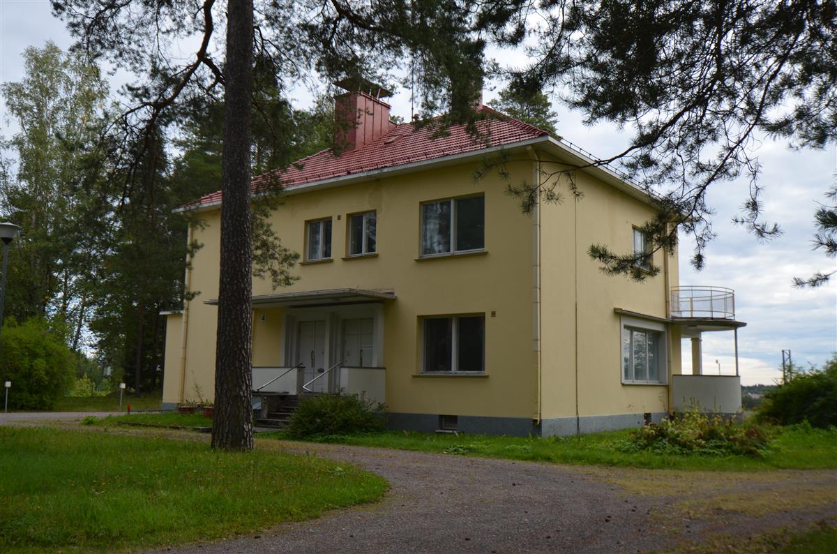 Paraistentie 4:n entinen konttorirakennus lännestä päin kuvattuna.&nbsp;(Päivi Makkonen&nbsp;2025)