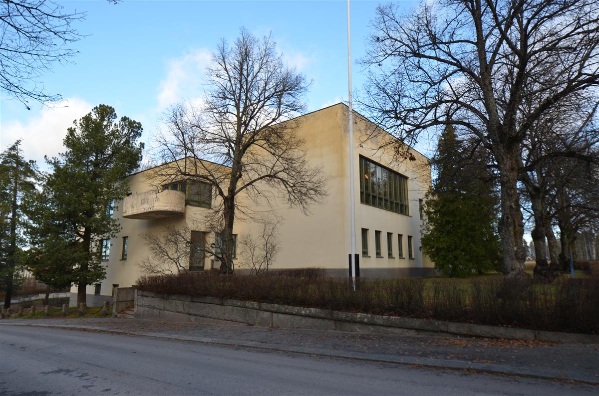 Lauritsala-talo lounaasta päin kuvattuna.&nbsp;(Päivi Makkonen&nbsp;2025)