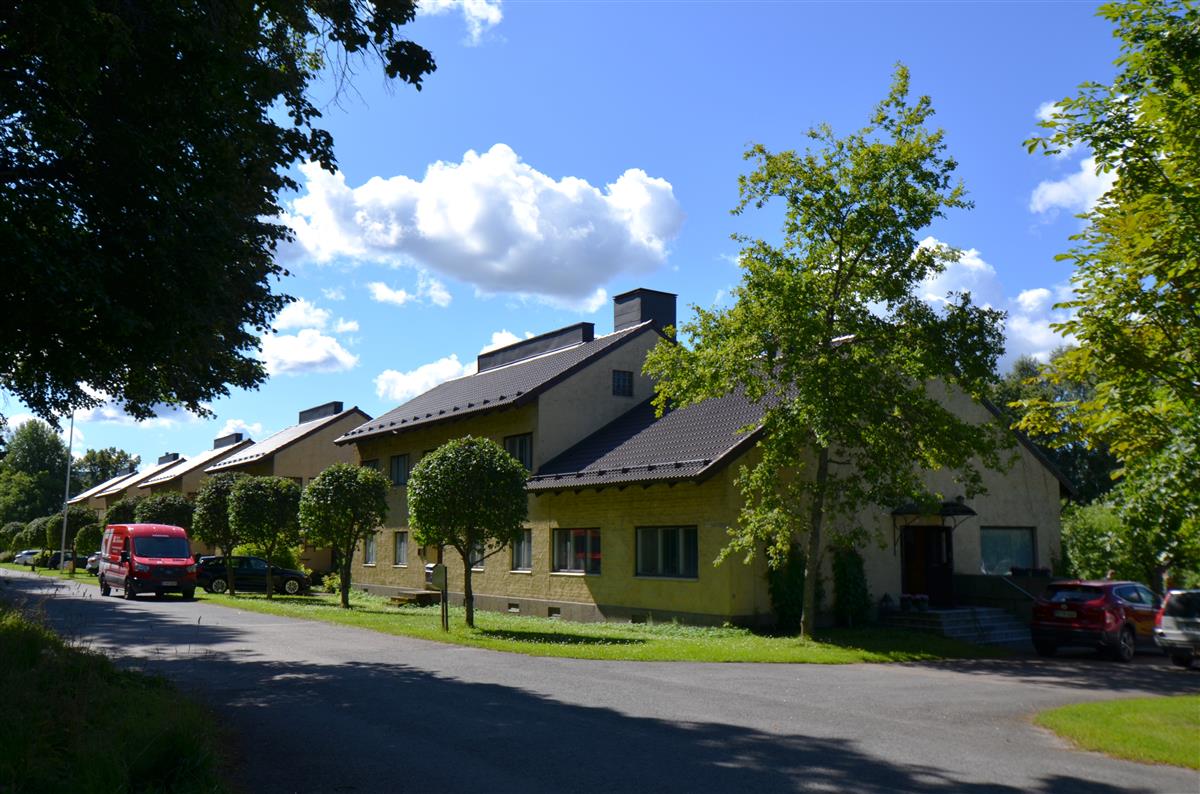 Julinintie 6:n rivitalo pohjoisesta päin kuvattuna.&nbsp;(Päivi Makkonen&nbsp;2026)