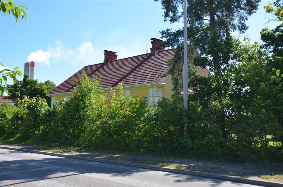 Kaukaankatu 21 lännestä päin kuvattuna.&nbsp;(Päivi Makkonen&nbsp;2026)