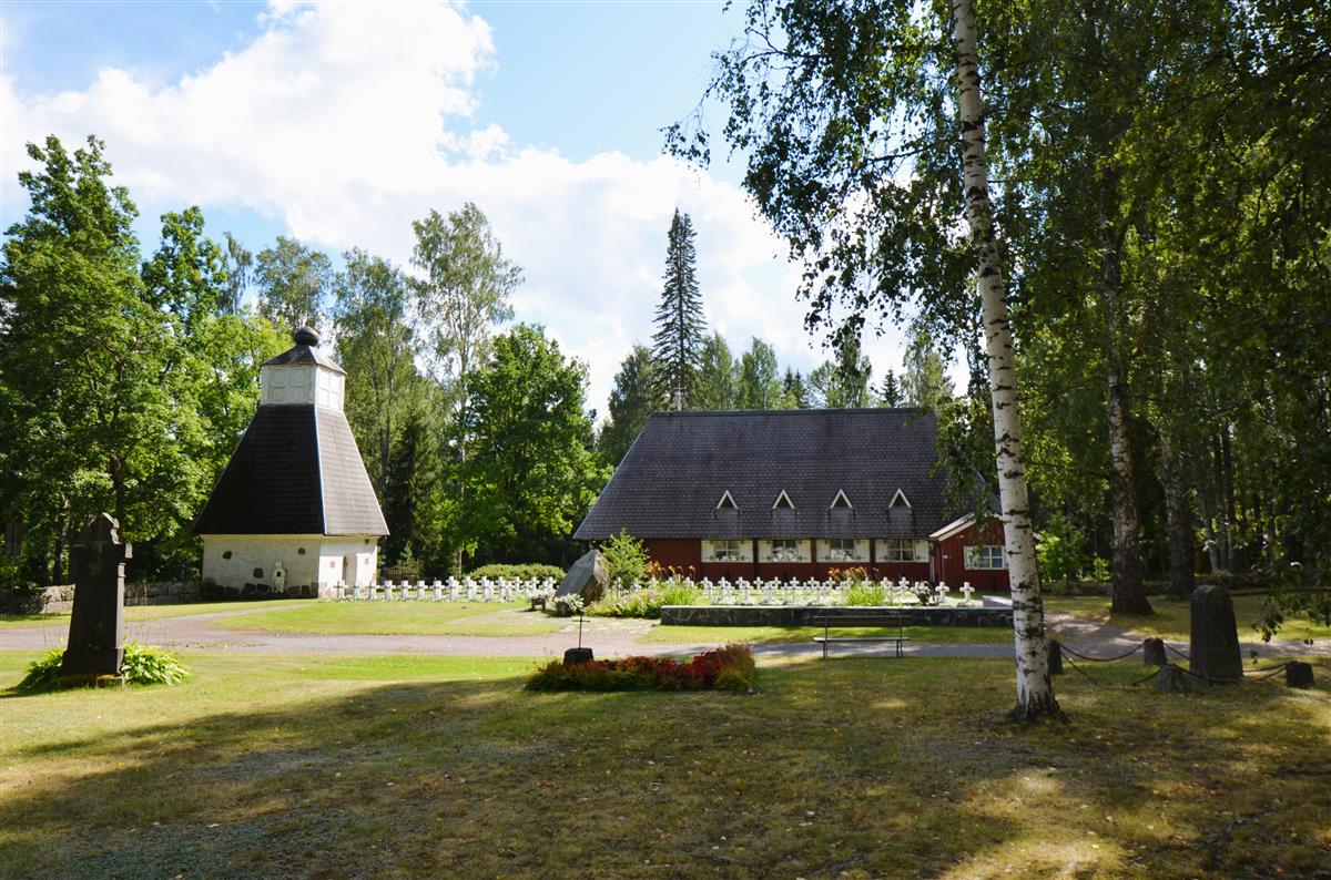 Näkymä Nuijamaan hautausmaalta etelään päin, kohti Nuijamaan kirkkoa ja kellotapulia.&nbsp;(Päivi Makkonen&nbsp;2026)