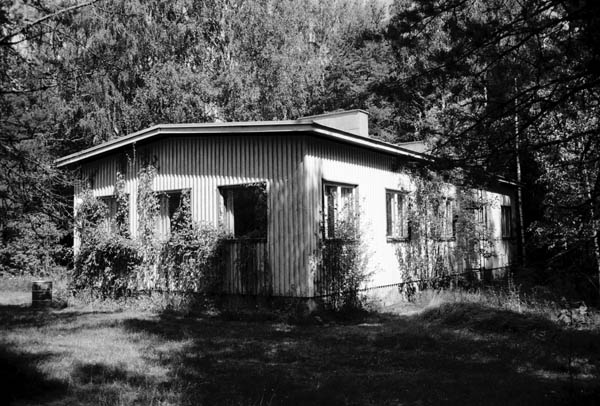 Päärakennus etelästä.&nbsp;(Iiris Virtasalo&nbsp;1999)