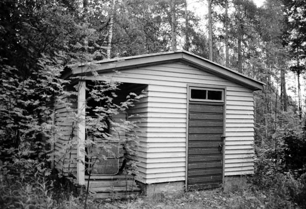 Sauna/varasto lounaasta.&nbsp;(Iiris Virtasalo&nbsp;1999)
