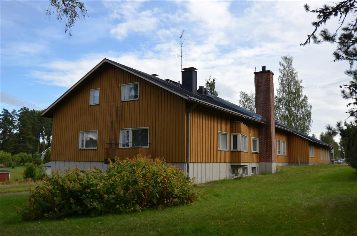 Lemin seurakuntatalo lounaasta päin kuvattuna.&nbsp;(Päivi Makkonen&nbsp;2025)