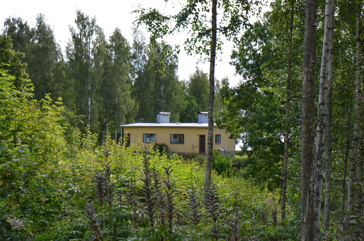 Kesäniementie 104:n, Rantatila, päärakennus lännestä päin kuvattuna.&nbsp;(Päivi Makkonen&nbsp;2026)