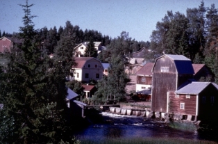 Mylly- ja kylämaisemaa vuonna 1986.&nbsp;(Arto Hämäläinen&nbsp;15.06.1986)