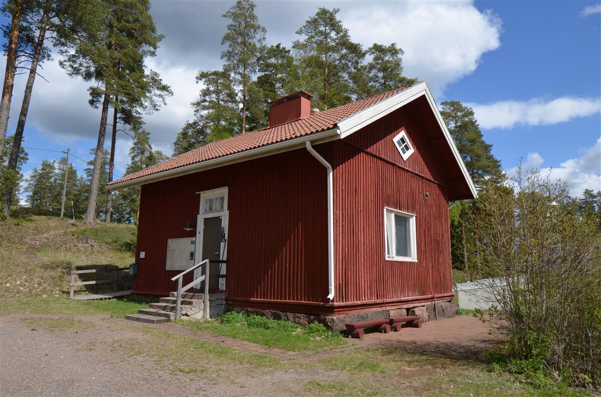 Arestirakennus lounaasta päin kuvattuna.&nbsp;(Päivi Makkonen&nbsp;2026)