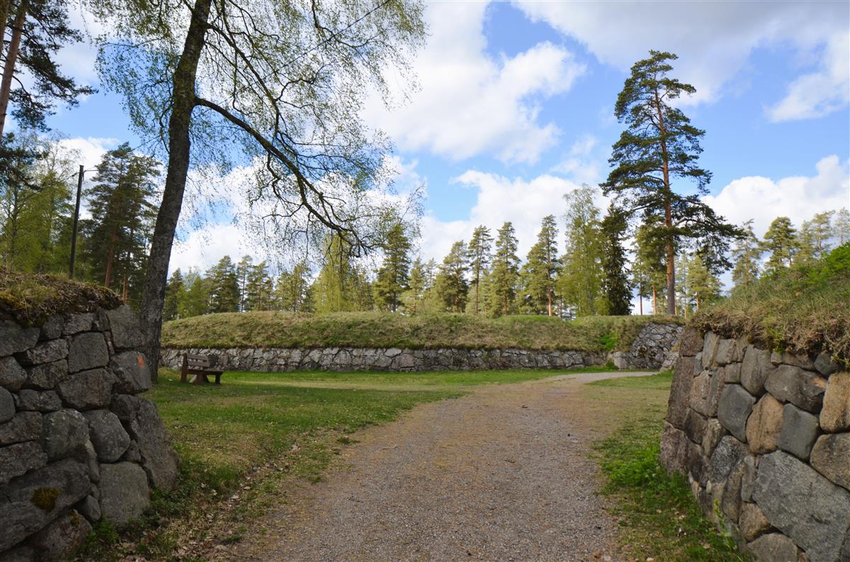 Taavetin sisälinnoituksen sisäänkäynti kaakosta päin kuvattuna.&nbsp;(Päivi Makkonen&nbsp;2026)