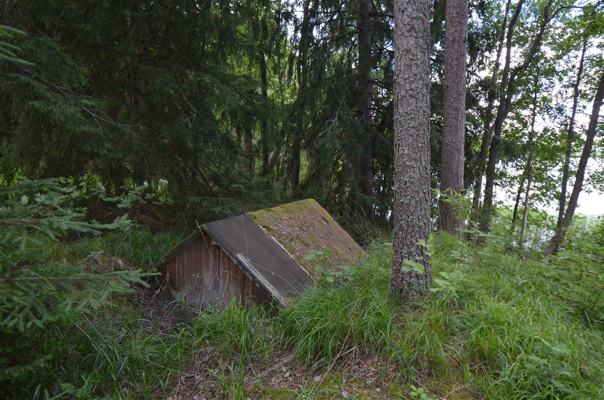 Maakellari koillisesta päin kuvattuna. [Kohteen rakennukseen liitetty kuva]&nbsp;(Päivi Makkonen&nbsp;2026)