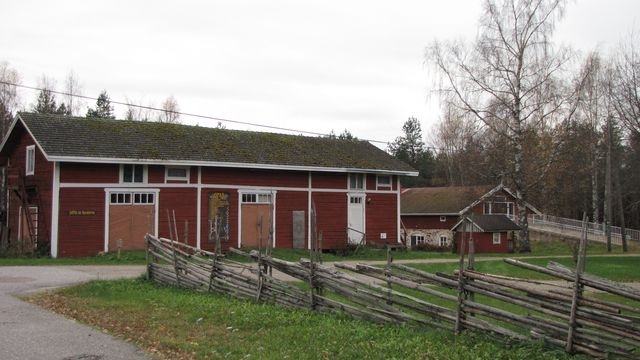 Aittarakennus.&nbsp;(Niina Ahlfors&nbsp;lokakuu 2012)