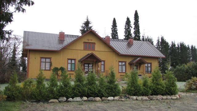 Niukkalan kansakoulu Niukkalantielle.&nbsp;(Niina Ahlfors&nbsp;lokakuu 2012)