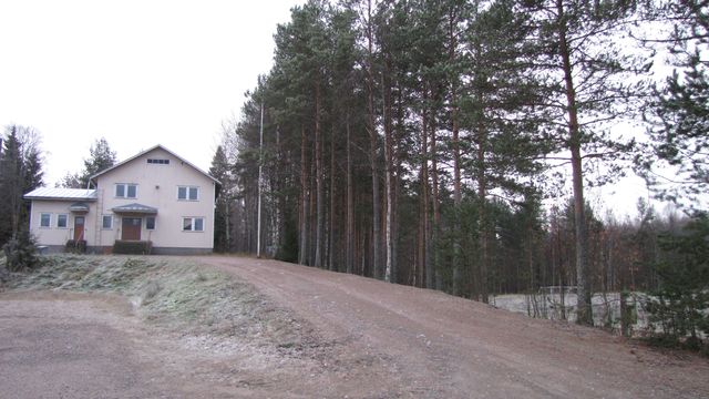 Saapuminen Rajapirtille.&nbsp;(Niina Ahlfors&nbsp;lokakuu 2012)