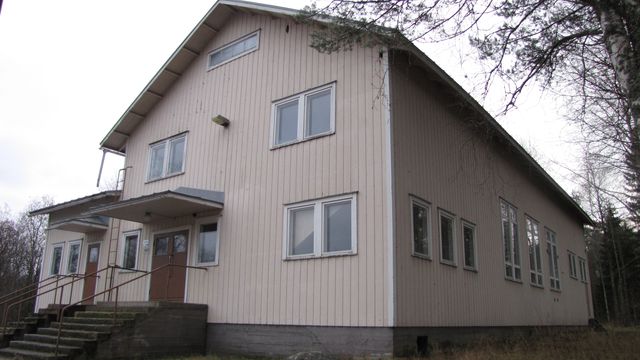 Rajapirtti sisäänkäynteineen.&nbsp;(Niina Ahlfors&nbsp;lokakuu 2012)