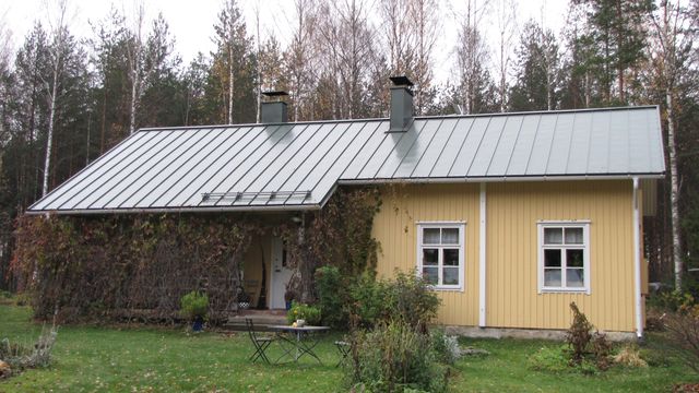 Päärakennus kaakosta.&nbsp;(Niina Ahlfors&nbsp;lokakuu 2012)