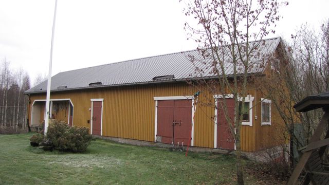 Talousrakennus.&nbsp;(Niina Ahlfors&nbsp;lokakuu 2012)