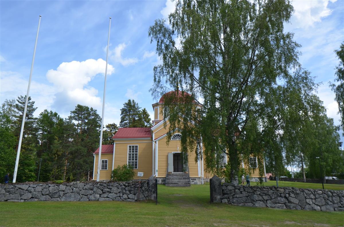 Uukuniemen kirkko lännestä päin kuvattuna.&nbsp;(Päivi Makkonen&nbsp;2025)