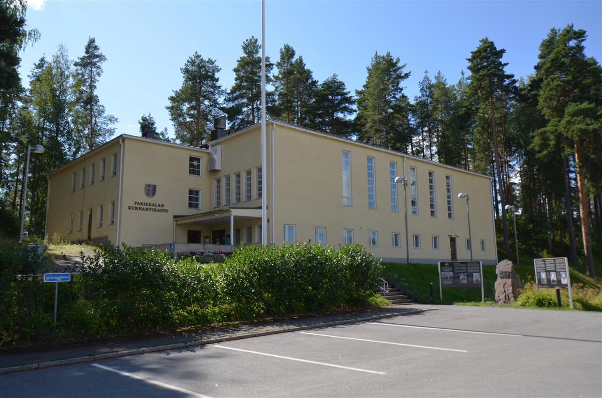 Parikkalan kunnantalo koillisesta päin kuvattuna.&nbsp;(Päivi Makkonen&nbsp;2025)