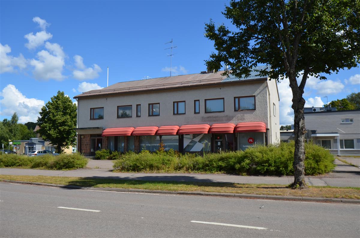 Kassalan liikerakennus lounaasta päin kuvattuna.&nbsp;(Päivi Makkonen&nbsp;2025)