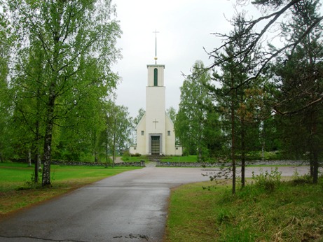 Simpeleen kirkko kaakon suunnasta kuvattuna. Sunnittelijat Elsi Borg ja Elsa Arokallio 1932-1933.&nbsp;(Miikka Kurri&nbsp;27.5.2010)