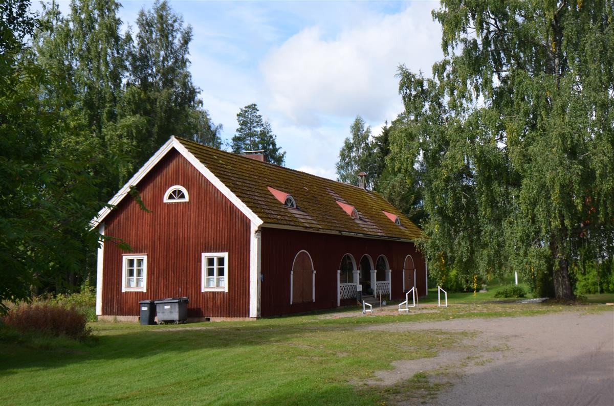 Simpeleen pappilan talousrakennus idästä päin kuvattuna.&nbsp;(Päivi Makkonen&nbsp;2026)