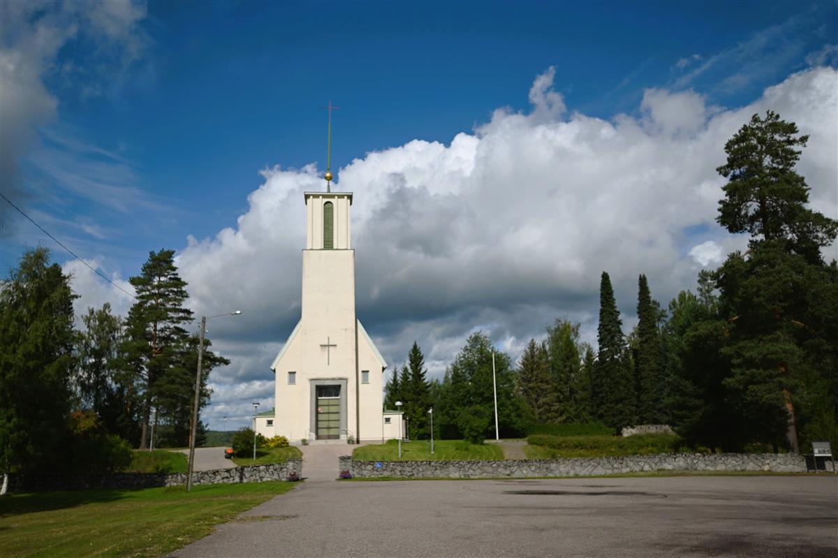 Simpeleen kirkko Kirkkotieltä, kaakosta päin kuvattuna.&nbsp;(Päivi Makkonen&nbsp;2026)