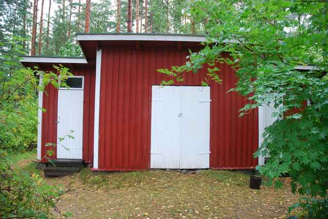 Halkovaja/ulkohuonerakennus.&nbsp;(Miikka Kurri&nbsp;15.9.2011)