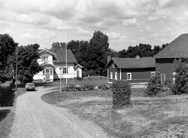 Rasilan hovin pihapiiriä.&nbsp;(Arto Hämäläinen&nbsp;1986-87)