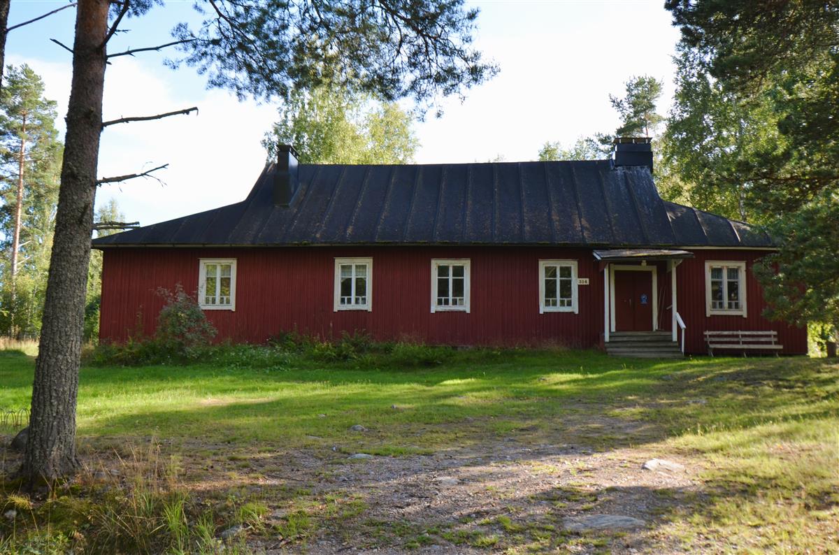 Lassilan seuratalo pohjoisesta päin kuvattuna.&nbsp;(Päivi Makkonen&nbsp;2026)