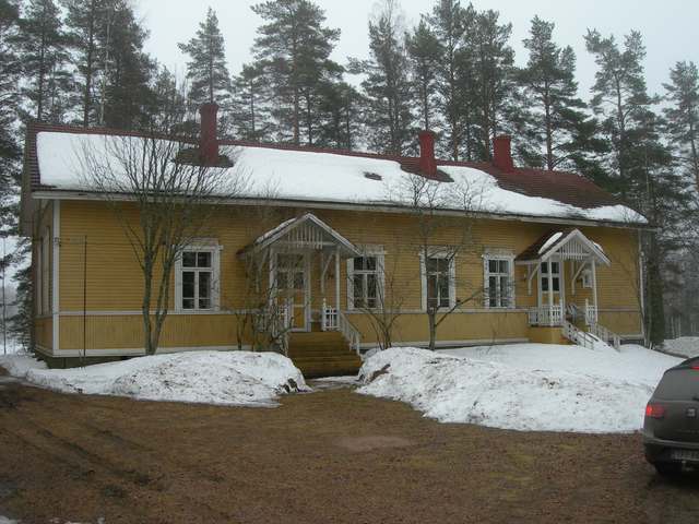 Koulurakennus&nbsp;(Miikka Kurri&nbsp;7.4.2011)