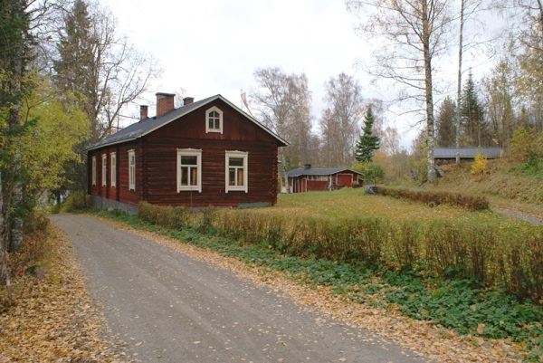 Hakarinteen talo Nikkarintien varrella&nbsp;(Teija Ahola / Selvitystyö Ahola&nbsp;2013)