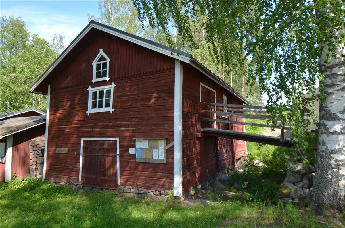 Kärnäkosken mylly lännestä päin kuvattuna.&nbsp;(Päivi Makkonen&nbsp;2025)