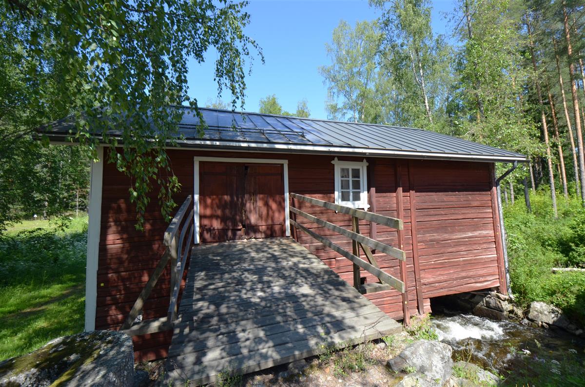 Kärnäkosken mylly lounaasta päin kuvattuna.&nbsp;(Päivi Makkonen&nbsp;2025)