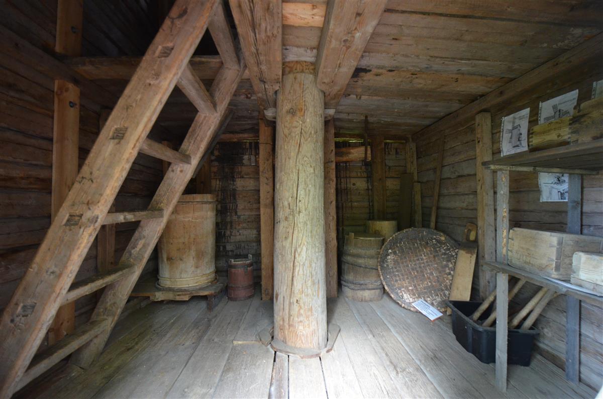Näkymä Hakamäen museoalueen tuulimyllyn 1. kerrokseen. [Kohteen rakennukseen liitetty kuva]&nbsp;(Päivi Makkonen&nbsp;2025)