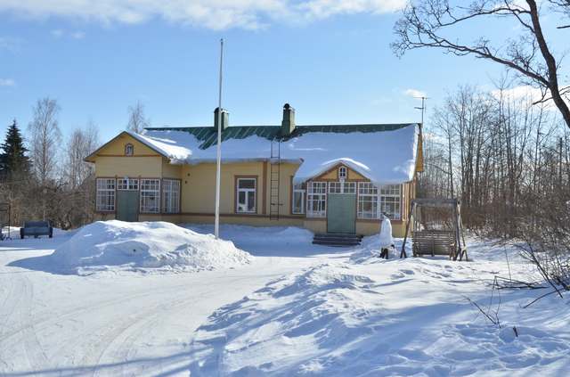 Päärakennus pohjoispuolelta.&nbsp;(Miikka Kurri&nbsp;21.3.2013)