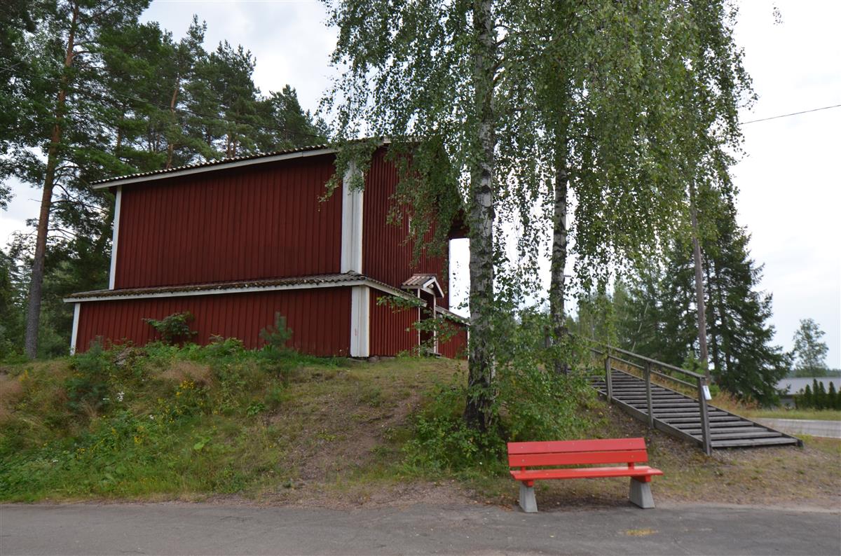 Taipalsaaren lainajyvästön makasiini louteesta päin kuvattuna.&nbsp;(Päivi Makkonen&nbsp;2025)