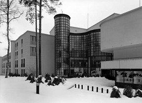 Kuva: Valtionhotellin lisärakennus.&nbsp;(Arto Hämäläinen&nbsp;1986)