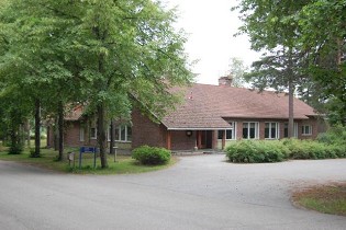 Kuva: Ruokalarakennus Voimantiellä.&nbsp;(Sinikka Myyrä&nbsp;4.7.2011)