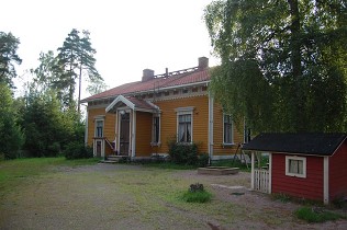 Kuva: Entinen asemapäällikön talo.&nbsp;(Sinikka Myyrä&nbsp;26.7.2011)