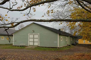 Kuva: Taustalla rak 55.&nbsp;(Seppo Pelkonen&nbsp;20.10.2004)